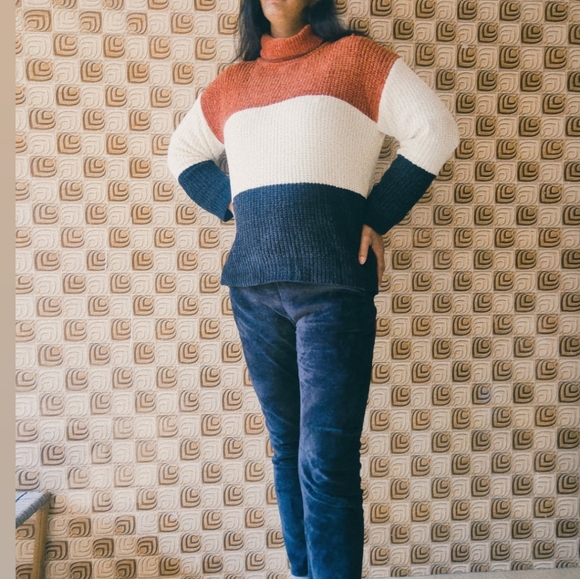 Urbanic | Sweaters | Sweater | Poshmark